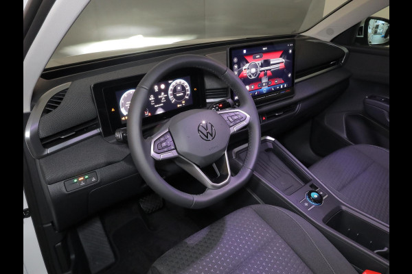 Volkswagen T-Roc Life First Edition 1.5 eTSI 85 kW / 116 PK SUV 7 v