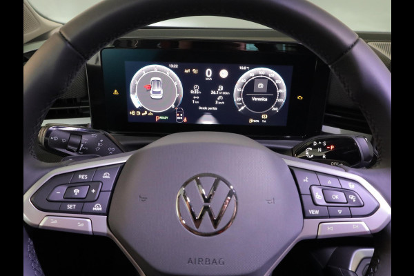 Volkswagen T-Roc Life First Edition 1.5 eTSI 85 kW / 116 PK SUV 7 v