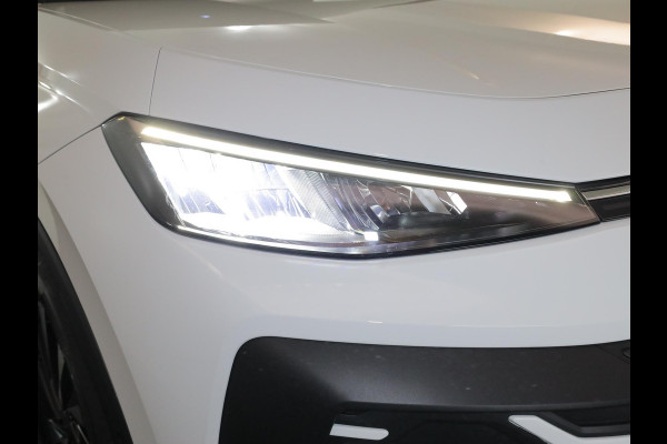 Volkswagen T-Roc Life First Edition 1.5 eTSI 85 kW / 116 PK SUV 7 v