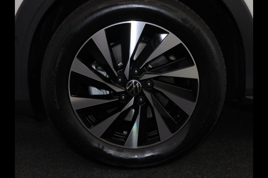 Volkswagen T-Roc Life First Edition 1.5 eTSI 85 kW / 116 PK SUV 7 v