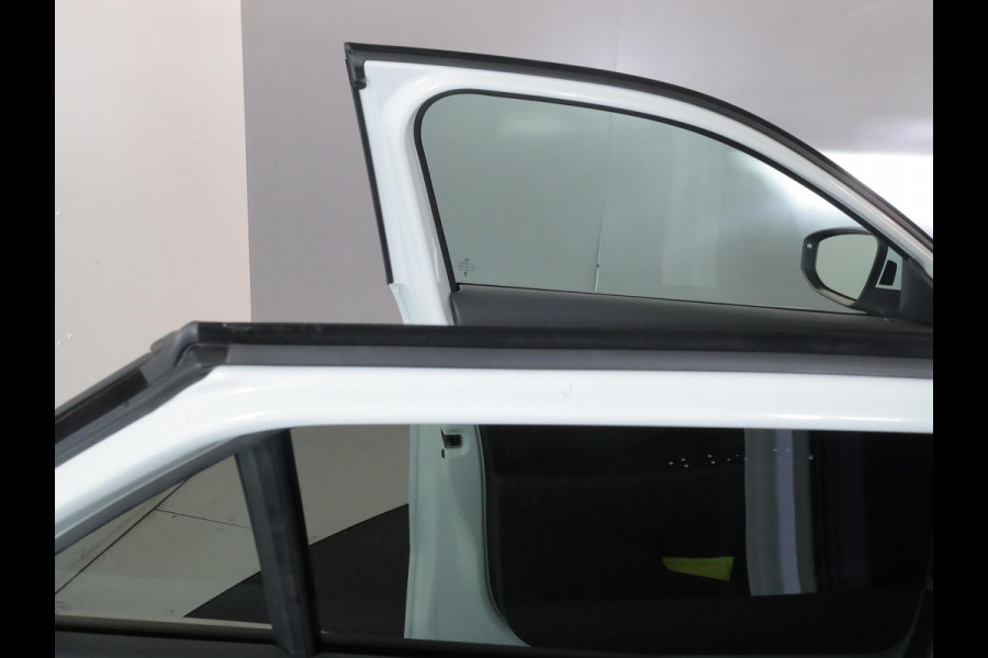 Volkswagen T-Roc Life First Edition 1.5 eTSI 85 kW / 116 PK SUV 7 v