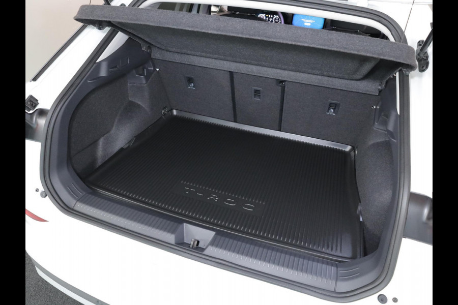 Volkswagen T-Roc Life First Edition 1.5 eTSI 85 kW / 116 PK SUV 7 v