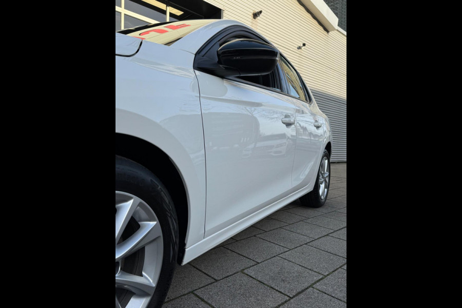 Opel Corsa 1.2 Elegance - 8.722 KM - Navigatie / Apple CarPlay I Airco I Sport velgen I PDC I Veiligheid pakket I Dealer onderhoud