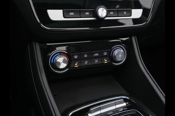 MG ZS EV Luxury 45 kWh { SOH-90%} (INCL-BTW) *PANO | LEATHER | CCS-FASTLOADER | KEYLESS | NAVI-FULLMAP | ADAPTIVE-CRUISE | CAMERA | CARPLAY | DAB | LANE-ASSIST | SPORT-SEATS | 17"ALU*