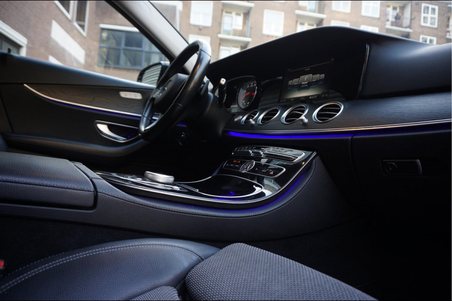 Mercedes-Benz E-Klasse 200 Business Solution | Sfeer | 19inch | Camera | LED pakket | Leer | Uitmuntend onderhouden