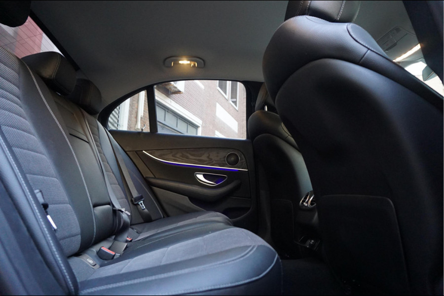 Mercedes-Benz E-Klasse 200 Business Solution | Sfeer | 19inch | Camera | LED pakket | Leer | Uitmuntend onderhouden
