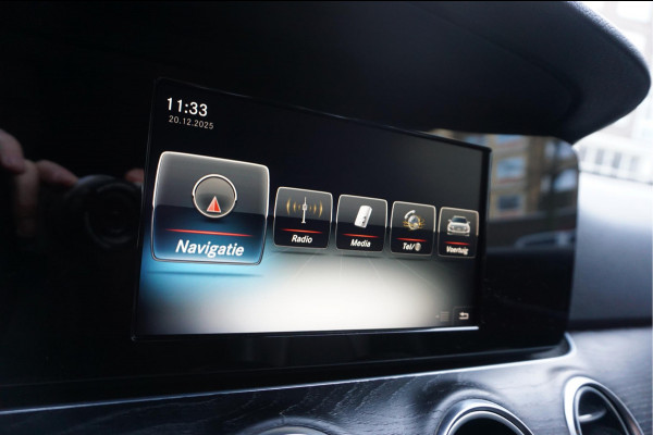 Mercedes-Benz E-Klasse 200 Business Solution | Sfeer | 19inch | Camera | LED pakket | Leer | Uitmuntend onderhouden