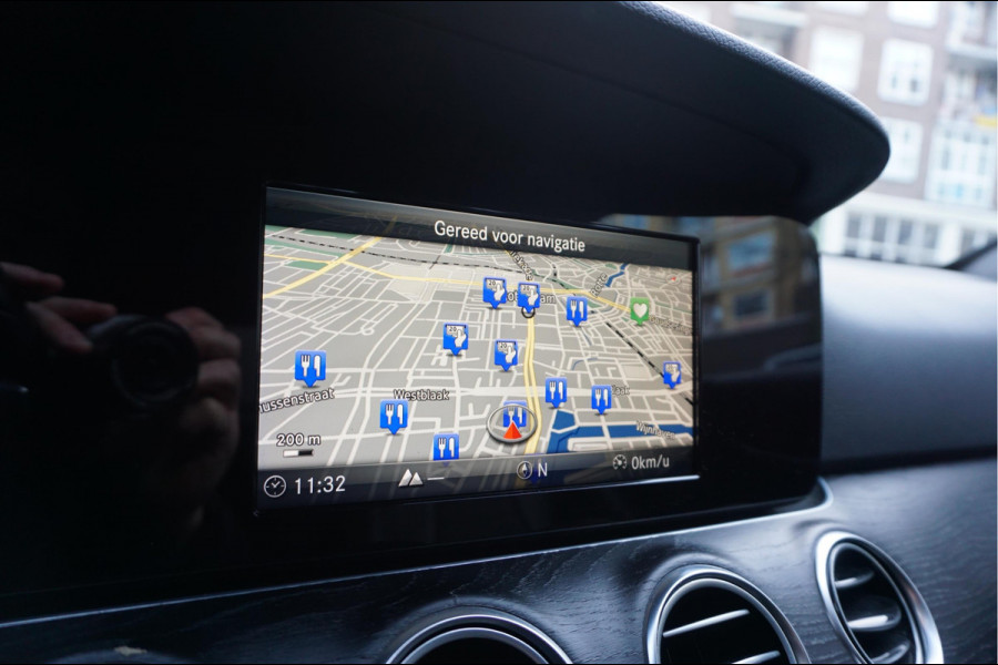 Mercedes-Benz E-Klasse 200 Business Solution | Sfeer | 19inch | Camera | LED pakket | Leer | Uitmuntend onderhouden