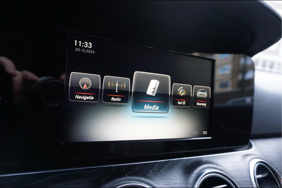 Mercedes-Benz E-Klasse 200 Business Solution | Sfeer | 19inch | Camera | LED pakket | Leer | Uitmuntend onderhouden