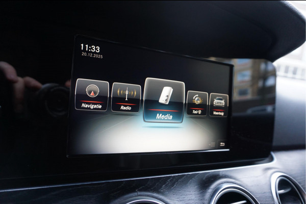 Mercedes-Benz E-Klasse 200 Business Solution | Sfeer | 19inch | Camera | LED pakket | Leer | Uitmuntend onderhouden