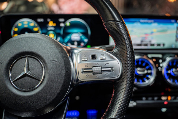 Mercedes-Benz CLA-Klasse 200 AMGLINE|PANO|AUT|SFEER