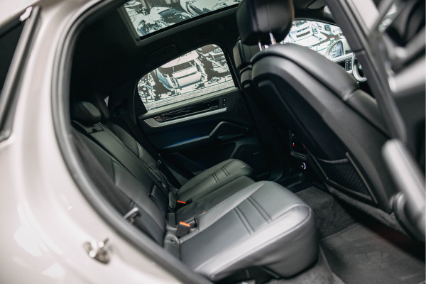 Porsche Cayenne Coupé 3.0 E-Hybrid | Head-up | Bose | Sport Chrono | Stuurverwarming | Stoelverwarming en verkoeling | Trekhaak | Kreide |