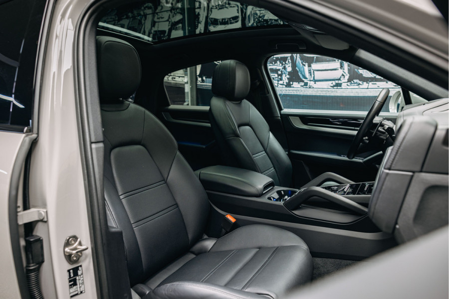 Porsche Cayenne Coupé 3.0 E-Hybrid | Head-up | Bose | Sport Chrono | Stuurverwarming | Stoelverwarming en verkoeling | Trekhaak | Kreide |