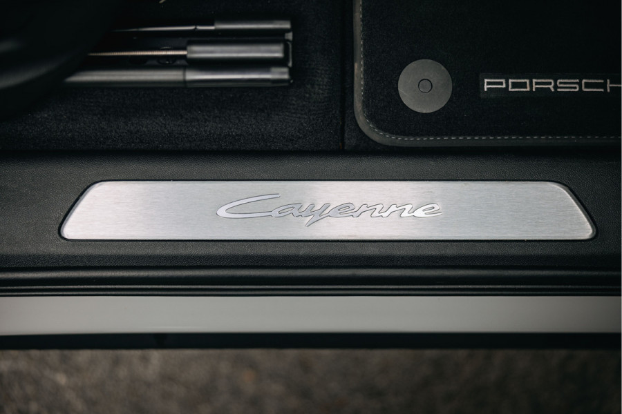 Porsche Cayenne Coupé 3.0 E-Hybrid | Head-up | Bose | Sport Chrono | Stuurverwarming | Stoelverwarming en verkoeling | Trekhaak | Kreide |