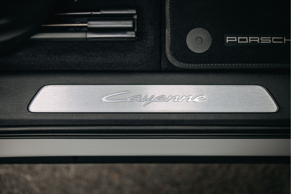Porsche Cayenne Coupé 3.0 E-Hybrid | Head-up | Bose | Sport Chrono | Stuurverwarming | Stoelverwarming en verkoeling | Trekhaak | Kreide |