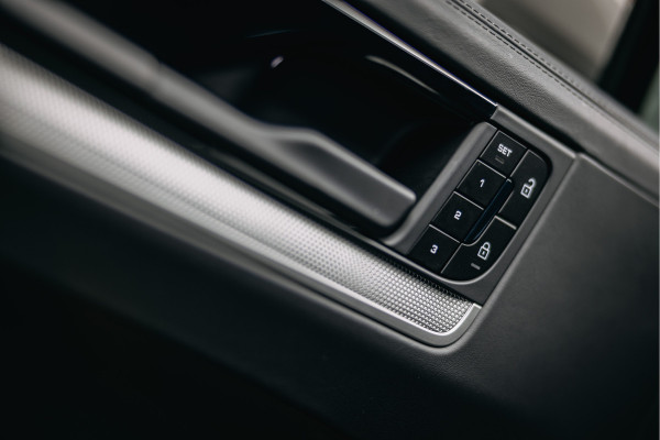 Porsche Cayenne Coupé 3.0 E-Hybrid | Head-up | Bose | Sport Chrono | Stuurverwarming | Stoelverwarming en verkoeling | Trekhaak | Kreide |