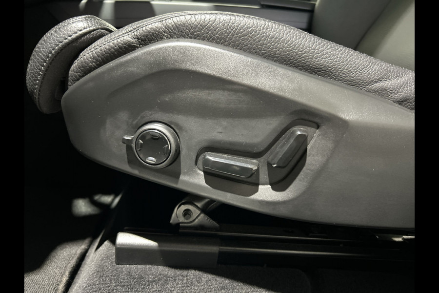 Volvo XC60 2.0 T8 Plug-in hybrid AWD Ultimate Bright Leer, panorama schuif/kanteldak, Harman Kardon
