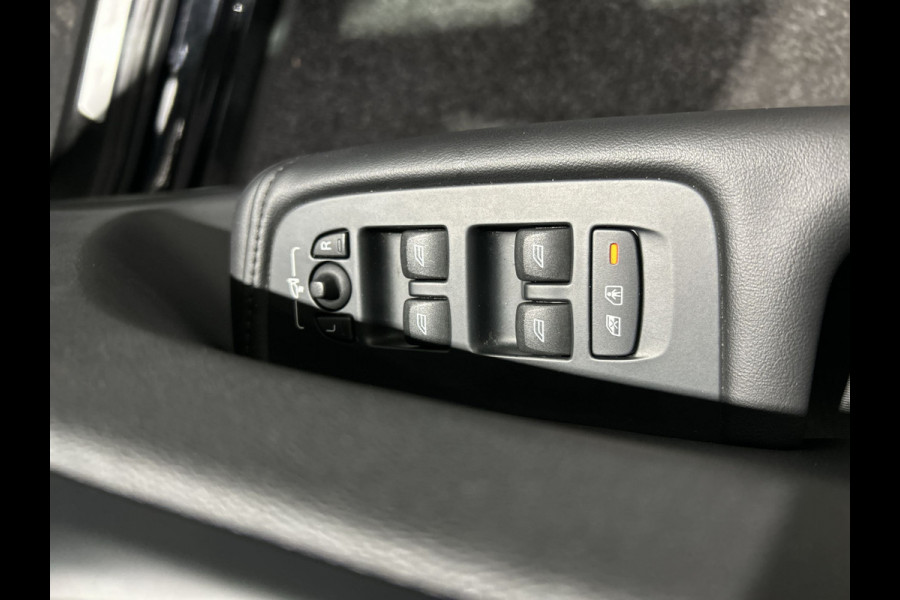 Volvo XC60 2.0 T8 Plug-in hybrid AWD Ultimate Bright Leer, panorama schuif/kanteldak, Harman Kardon