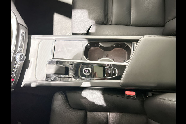 Volvo XC60 2.0 T8 Plug-in hybrid AWD Ultimate Bright Leer, panorama schuif/kanteldak, Harman Kardon