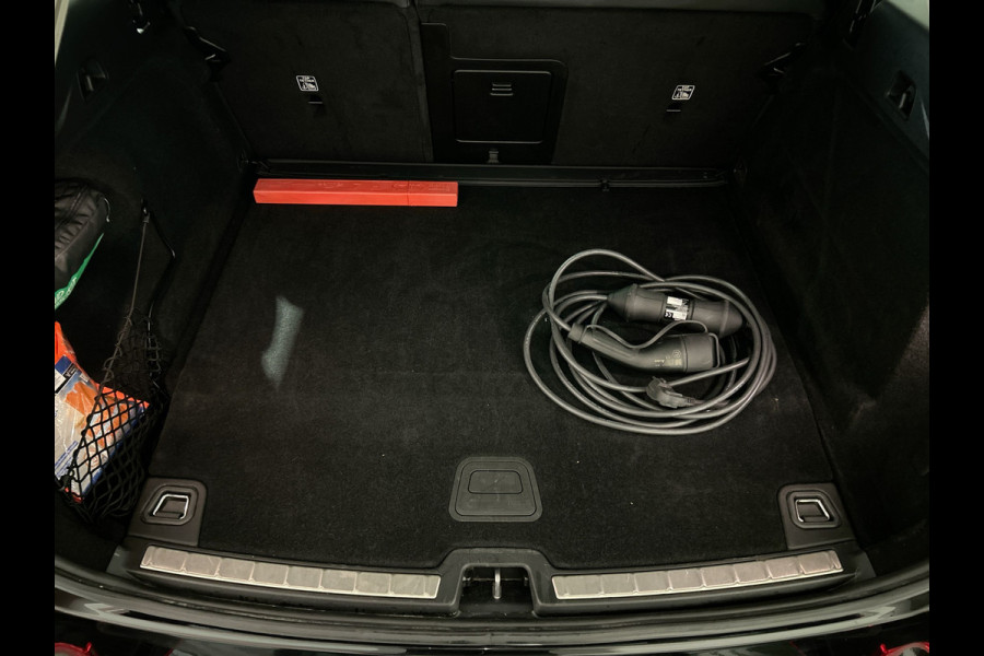Volvo XC60 2.0 T8 Plug-in hybrid AWD Ultimate Bright Leer, panorama schuif/kanteldak, Harman Kardon