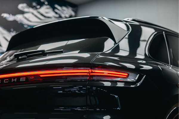 Porsche Cayenne 3.0 E-Hybrid | Luchtvering | Sport Chrono | Head-Up | Pano | Sportstoelen 18-voudig | Stuurverwarming |