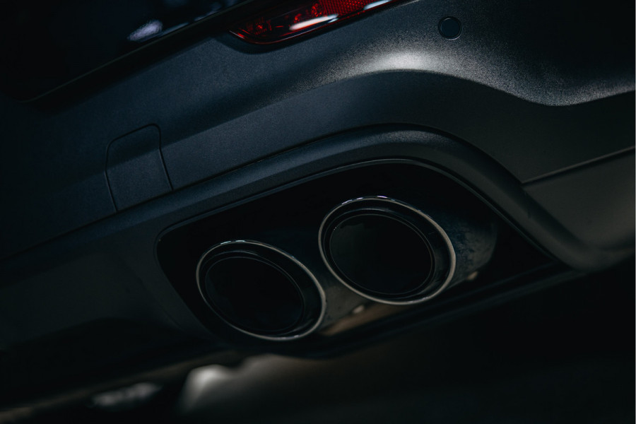 Porsche Cayenne 3.0 E-Hybrid | Luchtvering | Sport Chrono | Head-Up | Pano | Sportstoelen 18-voudig | Stuurverwarming |