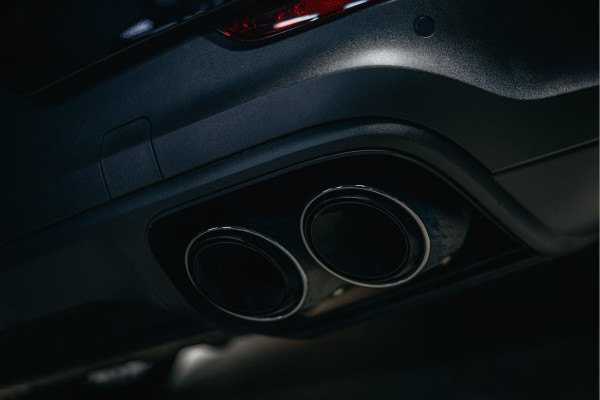 Porsche Cayenne 3.0 E-Hybrid | Luchtvering | Sport Chrono | Head-Up | Pano | Sportstoelen 18-voudig | Stuurverwarming |