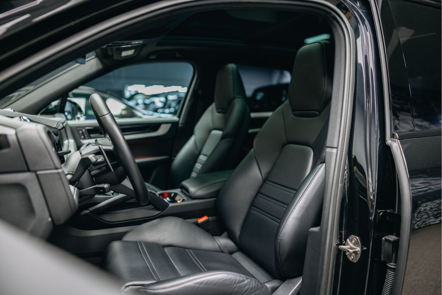 Porsche Cayenne 3.0 E-Hybrid | Luchtvering | Sport Chrono | Head-Up | Pano | Sportstoelen 18-voudig | Stuurverwarming |