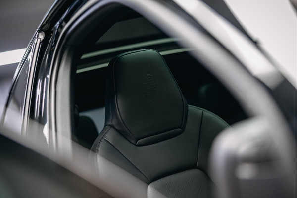 Porsche Cayenne 3.0 E-Hybrid | Luchtvering | Sport Chrono | Head-Up | Pano | Sportstoelen 18-voudig | Stuurverwarming |