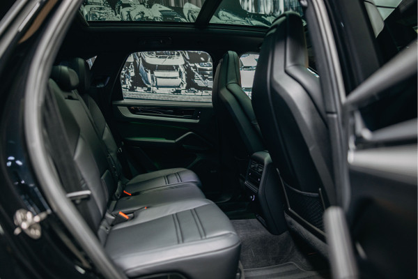 Porsche Cayenne 3.0 E-Hybrid | Luchtvering | Sport Chrono | Head-Up | Pano | Sportstoelen 18-voudig | Stuurverwarming |