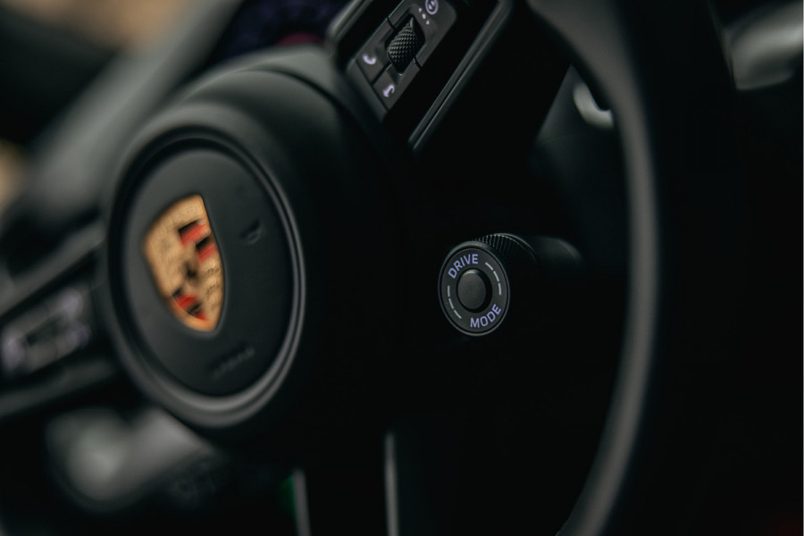 Porsche Cayenne 3.0 E-Hybrid | Luchtvering | Sport Chrono | Head-Up | Pano | Sportstoelen 18-voudig | Stuurverwarming |