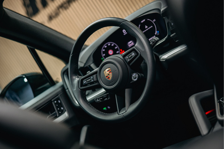 Porsche Cayenne 3.0 E-Hybrid | Luchtvering | Sport Chrono | Head-Up | Pano | Sportstoelen 18-voudig | Stuurverwarming |