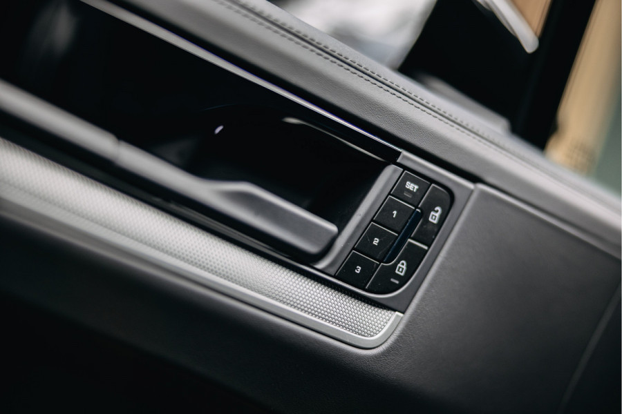 Porsche Cayenne 3.0 E-Hybrid | Luchtvering | Sport Chrono | Head-Up | Pano | Sportstoelen 18-voudig | Stuurverwarming |