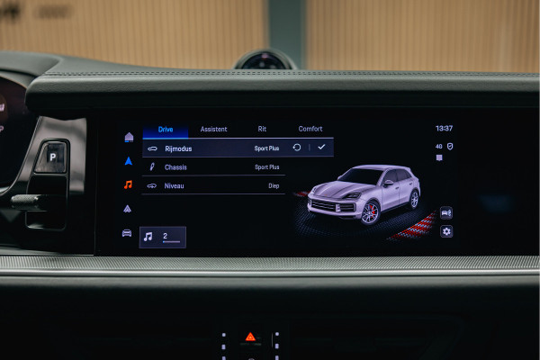 Porsche Cayenne 3.0 E-Hybrid | Luchtvering | Sport Chrono | Head-Up | Pano | Sportstoelen 18-voudig | Stuurverwarming |