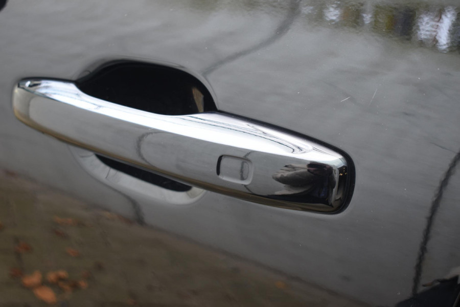 Volvo XC60 T6 350PK Automaat Plug-in Hybrid AWD Plus Dark / Navigatie / 360 Camera / Adaptieve Cruise Control / Stuur & Stoelverwarming / Elektr. Achterklep / Schuifdak / Trekhaak