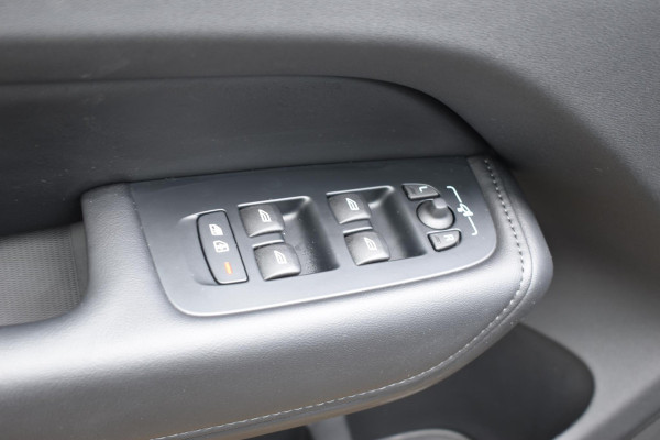 Volvo XC60 T6 350PK Automaat Plug-in Hybrid AWD Plus Dark / Navigatie / 360 Camera / Adaptieve Cruise Control / Stuur & Stoelverwarming / Elektr. Achterklep / Schuifdak / Trekhaak