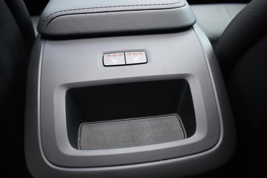 Volvo XC60 T6 350PK Automaat Plug-in Hybrid AWD Plus Dark / Navigatie / 360 Camera / Adaptieve Cruise Control / Stuur & Stoelverwarming / Elektr. Achterklep / Schuifdak / Trekhaak