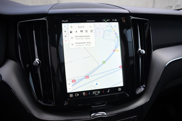 Volvo XC60 T6 350PK Automaat Plug-in Hybrid AWD Plus Dark / Navigatie / 360 Camera / Adaptieve Cruise Control / Stuur & Stoelverwarming / Elektr. Achterklep / Schuifdak / Trekhaak