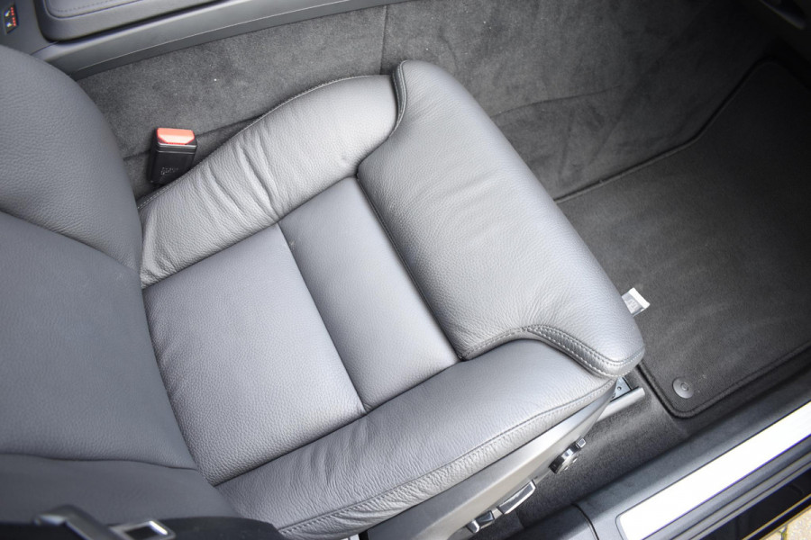 Volvo XC60 T6 350PK Automaat Plug-in Hybrid AWD Plus Dark / Navigatie / 360 Camera / Adaptieve Cruise Control / Stuur & Stoelverwarming / Elektr. Achterklep / Schuifdak / Trekhaak