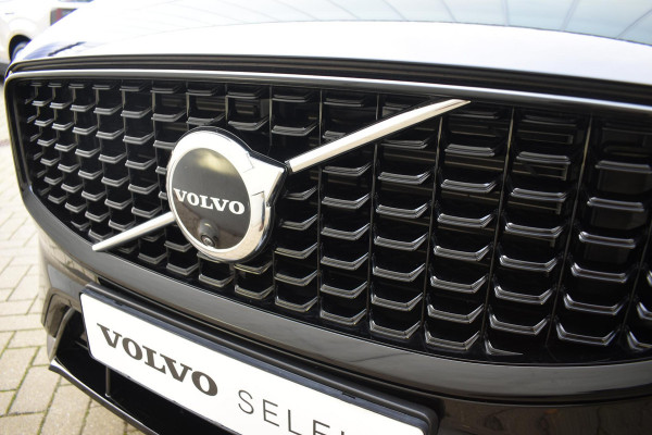 Volvo XC60 T6 350PK Automaat Plug-in Hybrid AWD Plus Dark / Navigatie / 360 Camera / Adaptieve Cruise Control / Stuur & Stoelverwarming / Elektr. Achterklep / Schuifdak / Trekhaak