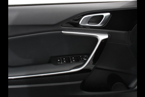 Kia Ceed Sportswagon 1.6 GDI PHEV DynamicLine Climate control | Adaptieve cruise control | Stuur verwarming | Stoel verwarming | Parkeersensoren | Achteruitrijcamera | Apple Carplay/ Android Auto
