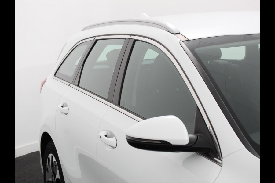 Kia Ceed Sportswagon 1.6 GDI PHEV DynamicLine Climate control | Adaptieve cruise control | Stuur verwarming | Stoel verwarming | Parkeersensoren | Achteruitrijcamera | Apple Carplay/ Android Auto