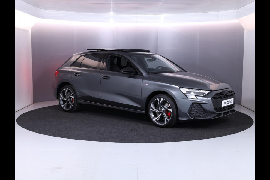 Audi A3 Sportback 45 TFSI e S edition Competition 272 pk SOH 100% S-tronic| Navigatie | Panoramadak | Private lease vanaf €798,- | Achteruitrijcamera | Adaptieve cruise control | Matrix LED koplampen |