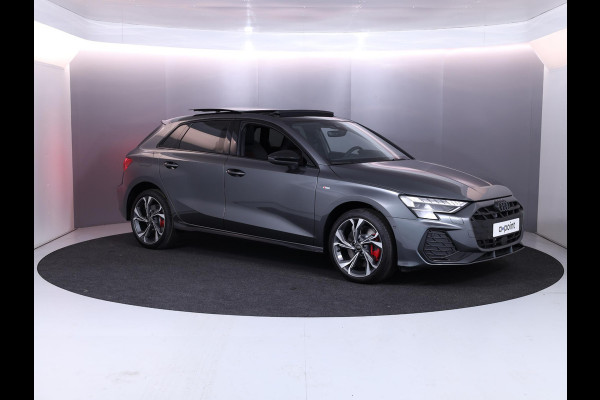 Audi A3 Sportback 45 TFSI e S edition Competition 272 pk SOH 100% S-tronic| Navigatie | Panoramadak | Private lease vanaf €798,- | Achteruitrijcamera | Adaptieve cruise control | Matrix LED koplampen |