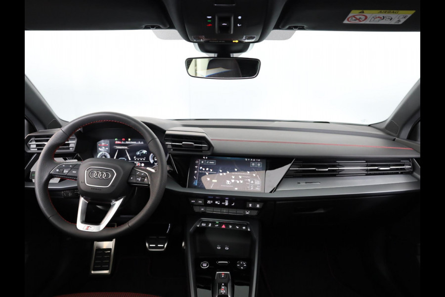 Audi A3 Sportback 45 TFSI e S edition Competition 272 pk SOH 100% S-tronic| Navigatie | Panoramadak | Private lease vanaf €798,- | Achteruitrijcamera | Adaptieve cruise control | Matrix LED koplampen |