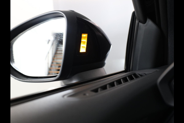 Audi A3 Sportback 45 TFSI e S edition Competition 272 pk SOH 100% S-tronic| Navigatie | Panoramadak | Private lease vanaf €798,- | Achteruitrijcamera | Adaptieve cruise control | Matrix LED koplampen |