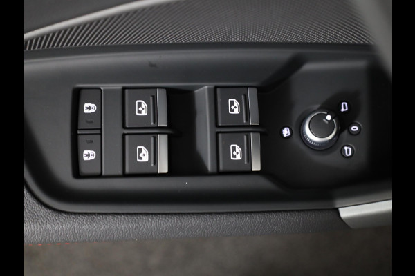 Audi A3 Sportback 45 TFSI e S edition Competition 272 pk SOH 100% S-tronic| Navigatie | Panoramadak | Private lease vanaf €798,- | Achteruitrijcamera | Adaptieve cruise control | Matrix LED koplampen |