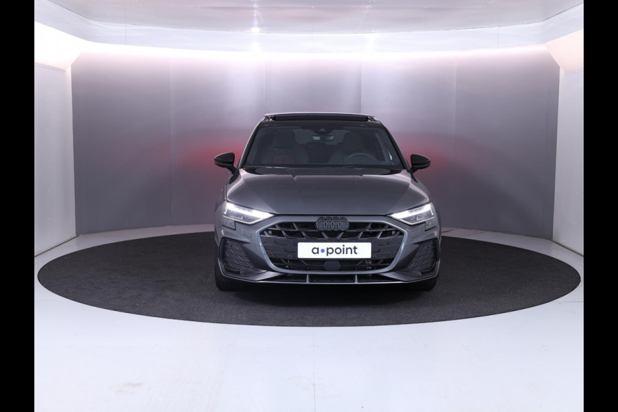 Audi A3 Sportback 45 TFSI e S edition Competition 272 pk SOH 100% S-tronic| Navigatie | Panoramadak | Private lease vanaf €798,- | Achteruitrijcamera | Adaptieve cruise control | Matrix LED koplampen |