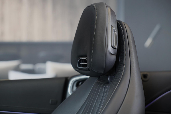 Mercedes-Benz CLE Cabriolet 300 4MATIC AMG Line / Massage / Head Up / Memory / Aircap / Leder / Verkoeling / Burmester / 20 Inch