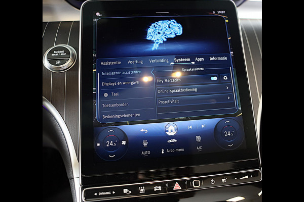 Mercedes-Benz CLE Cabriolet 300 4MATIC AMG Line / Massage / Head Up / Memory / Aircap / Leder / Verkoeling / Burmester / 20 Inch